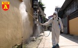 Cận cảnh quy trình lấy mẫu xét nghiệm nhanh Covid-19 ở Mê Linh